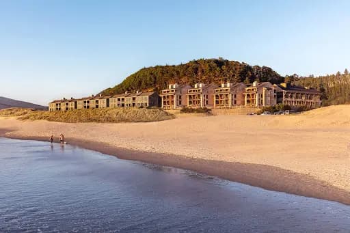 Headlands Coastal Lodge